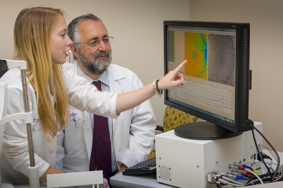 Moran’s Paul S. Bernstein, MD, PhD, and visiting physician Lydia Sauer, MD, examine FLIO camera images.